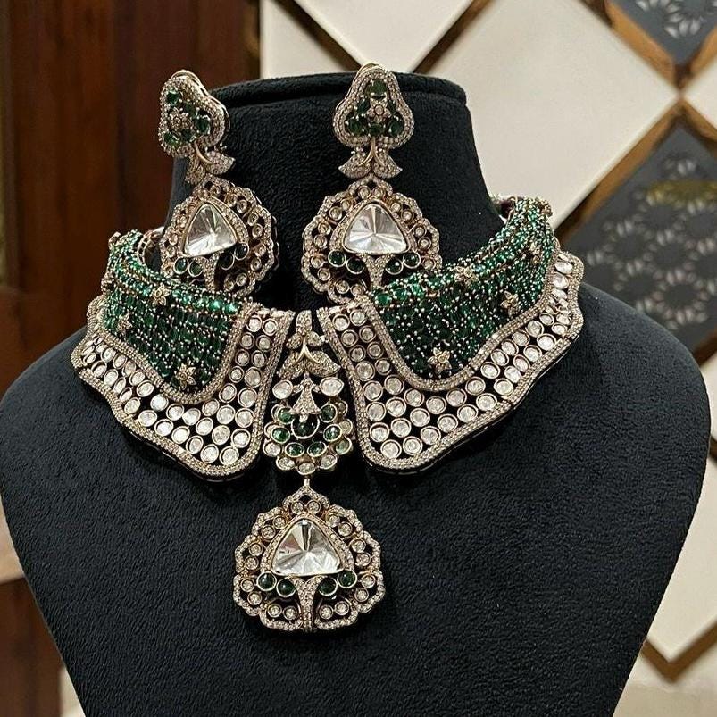 Regal Polki Emerald Sculpted Choker Set
