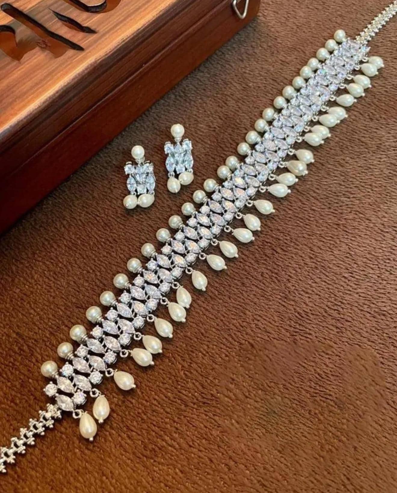 Luna Royale Pearl Choker Set