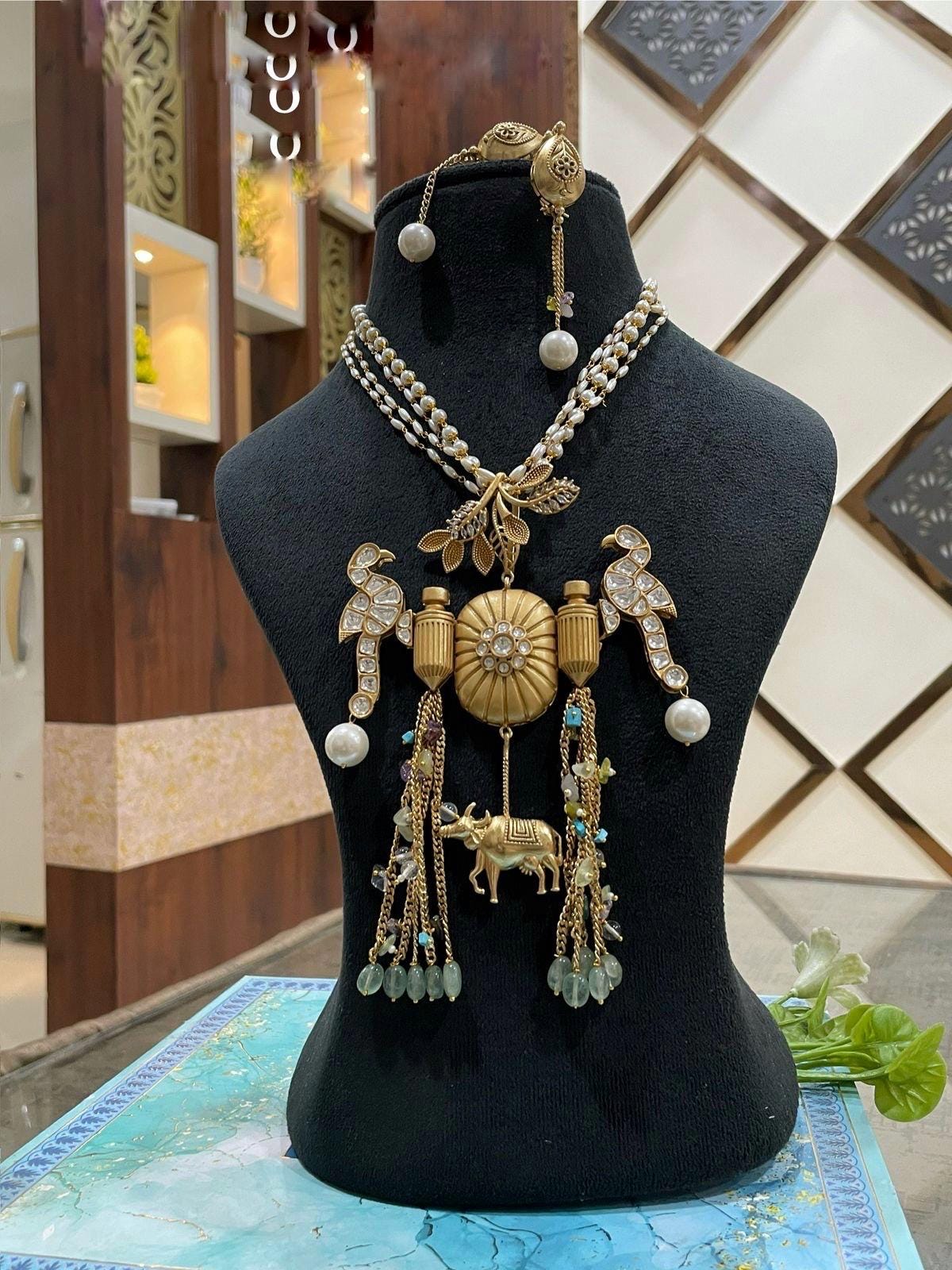 Nazaqat Pearl Necklace Set