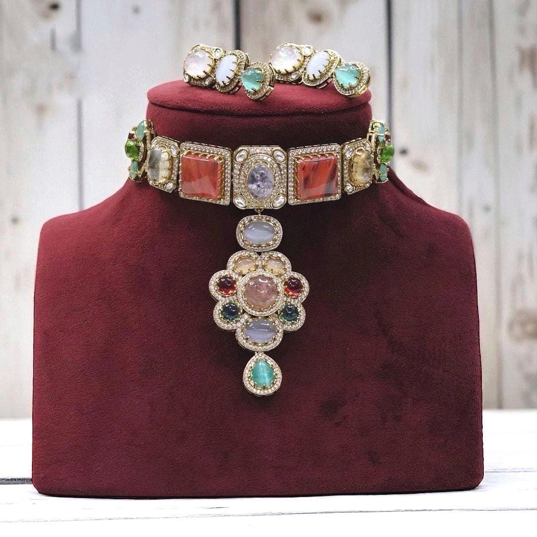 Rosette Regal Choker Set