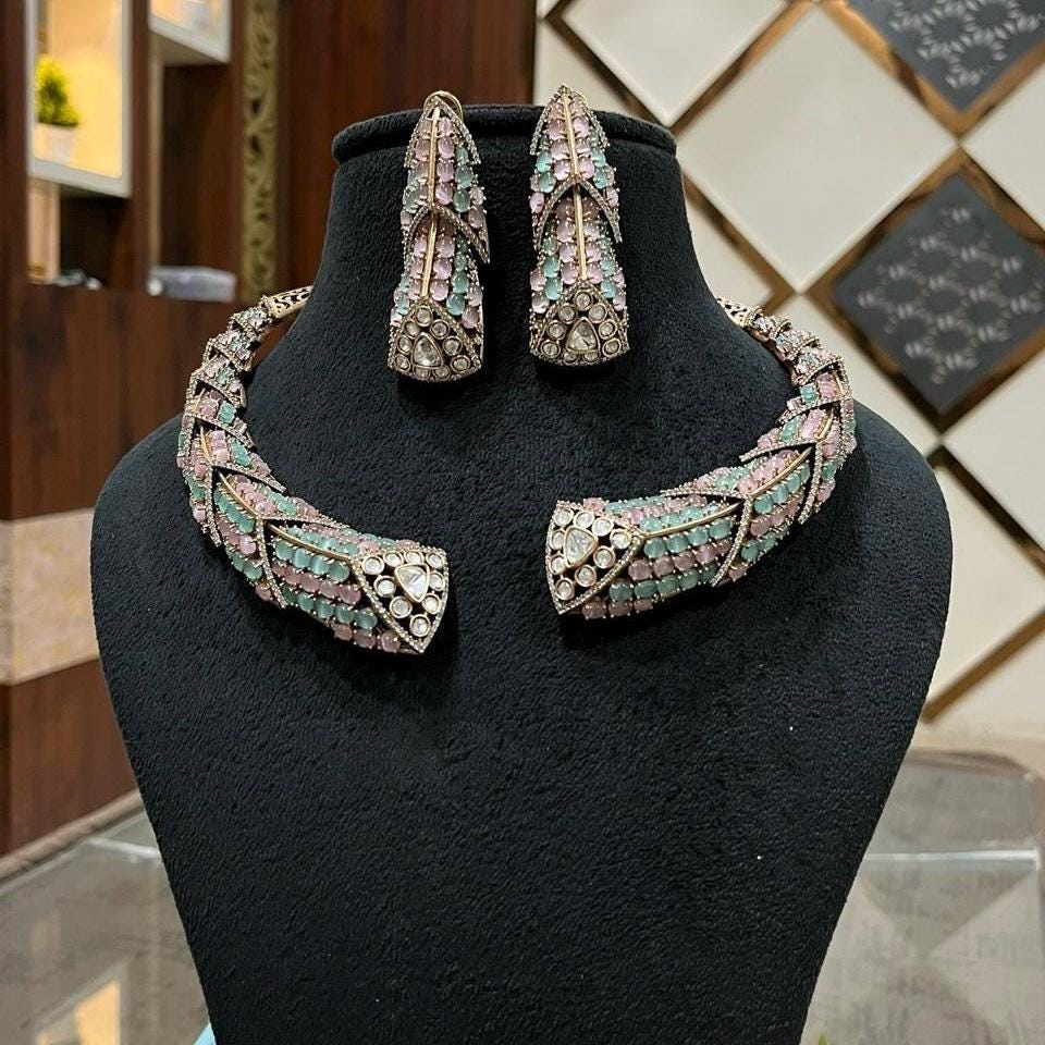 Opaline Sculpted Diamond Collar Necklace Set