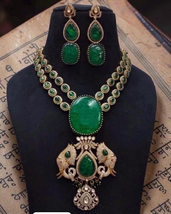 Riwaayat Emerald Polki Necklace Set